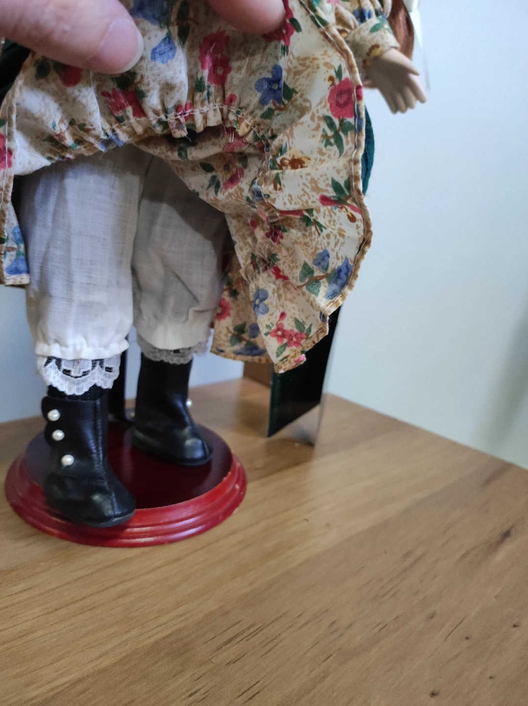 Vintage Porcelain Doll with Red Hair and Green Dress - photo 4
