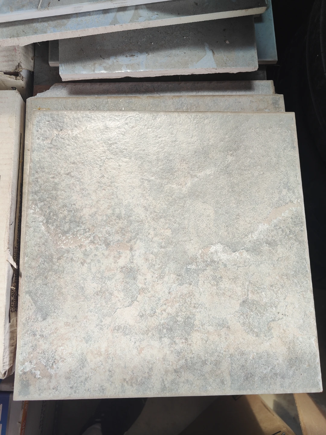 FREE CERAMICA UDA 33x33 Tiles