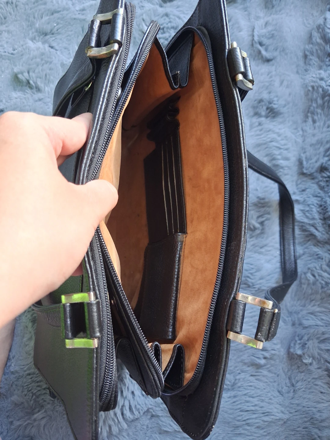 Elegant Black Organizer Shoulder Bag - photo 4