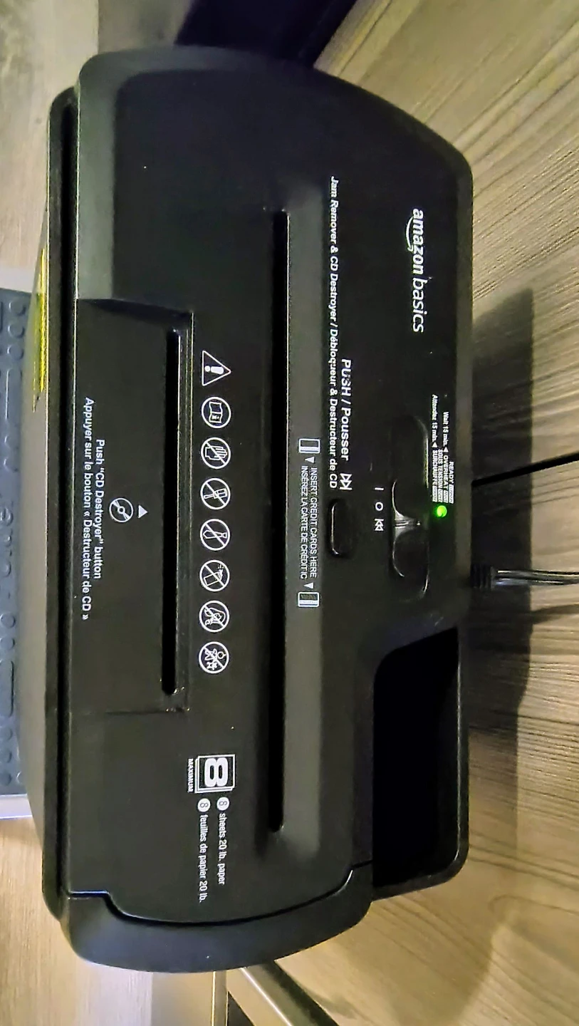 Amazon Basics Shredder & CD Destroyer - photo 2