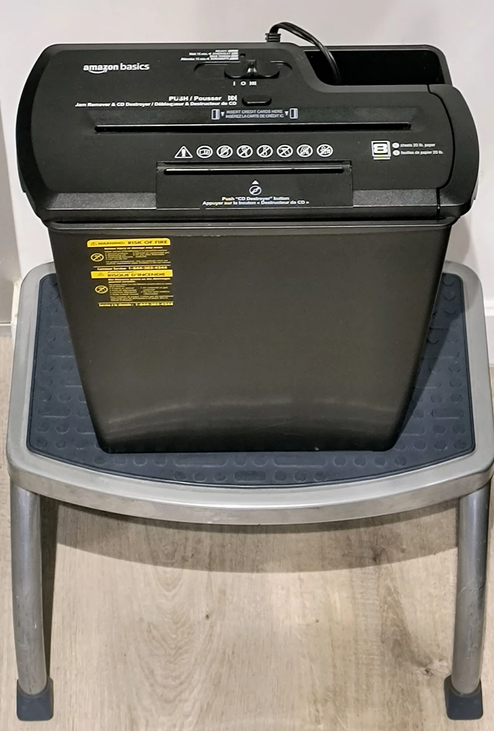 Amazon Basics Shredder & CD Destroyer - photo 3