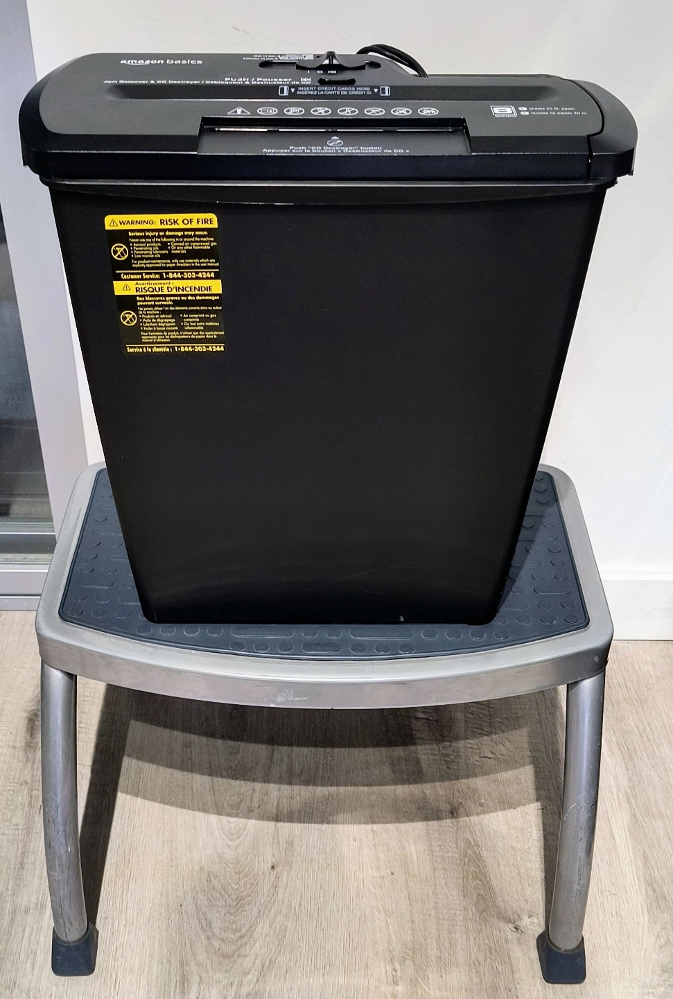 Amazon Basics Shredder & CD Destroyer - photo 4