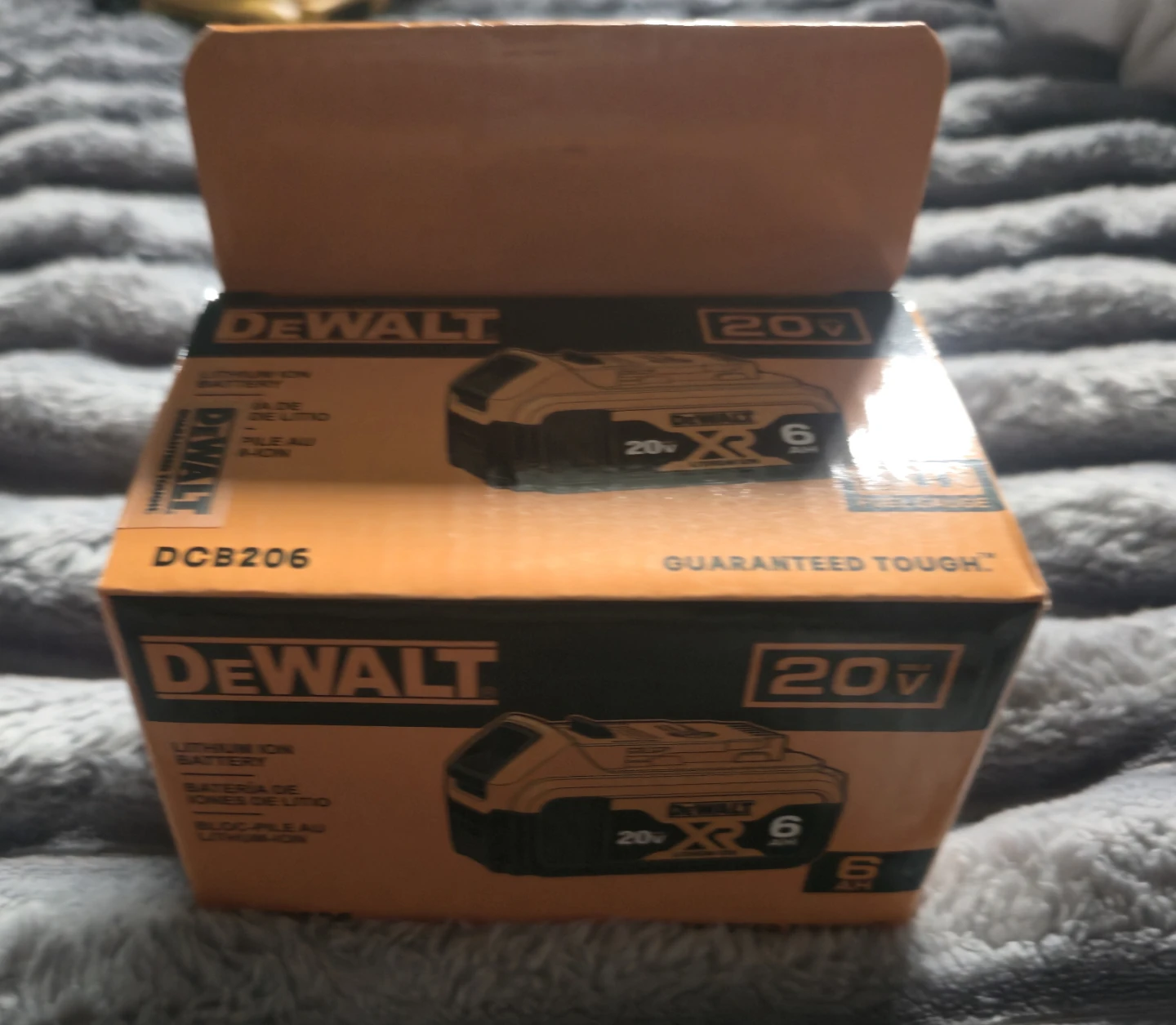 DEWALT 20V XR 6.0Ah Lithium Ion Battery DCB206 - photo 4