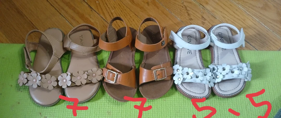 White GINIFINE Sandals with Flower Embellishments