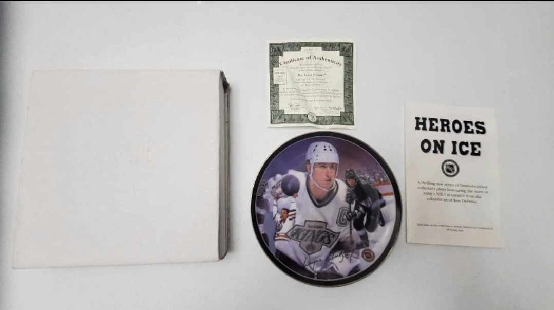 1995 Bradford exchange commerative Gretzky plate - photo 2