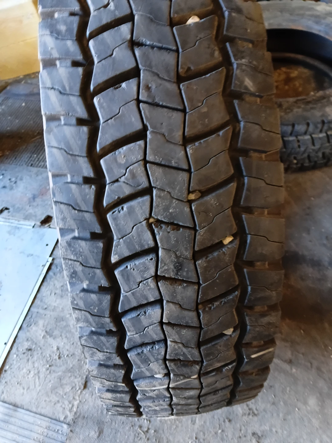 2 Continental HDR Tire 225/70R19.5 - photo 2