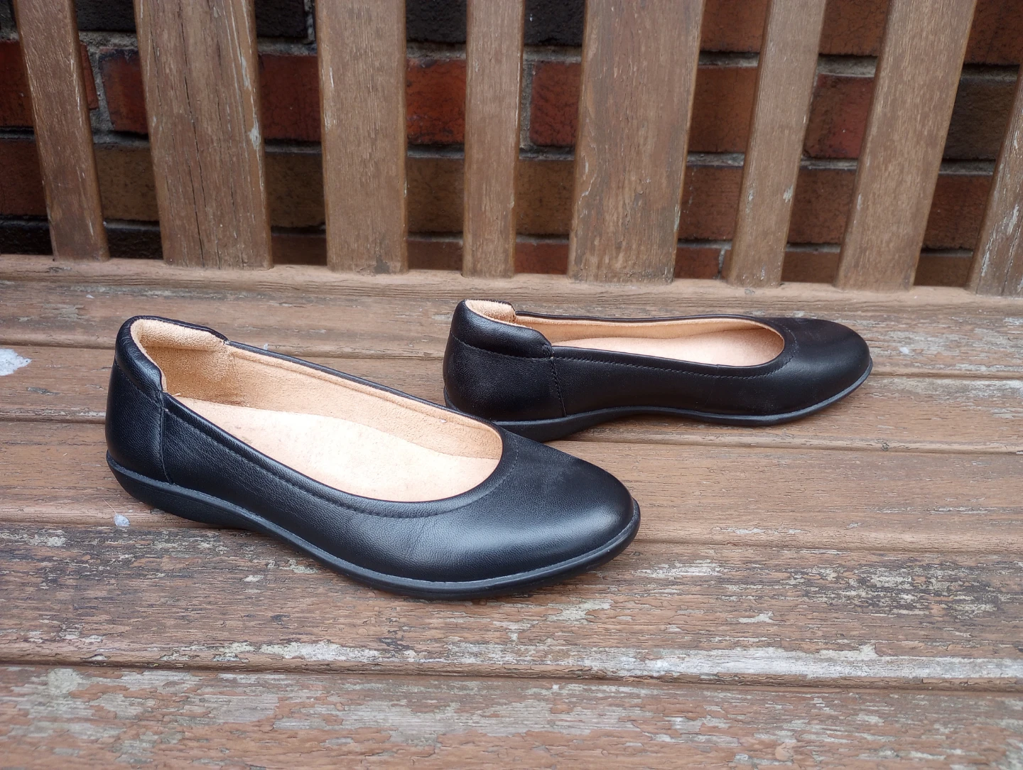 Unworn Naturalizer Leather Flats Size 6