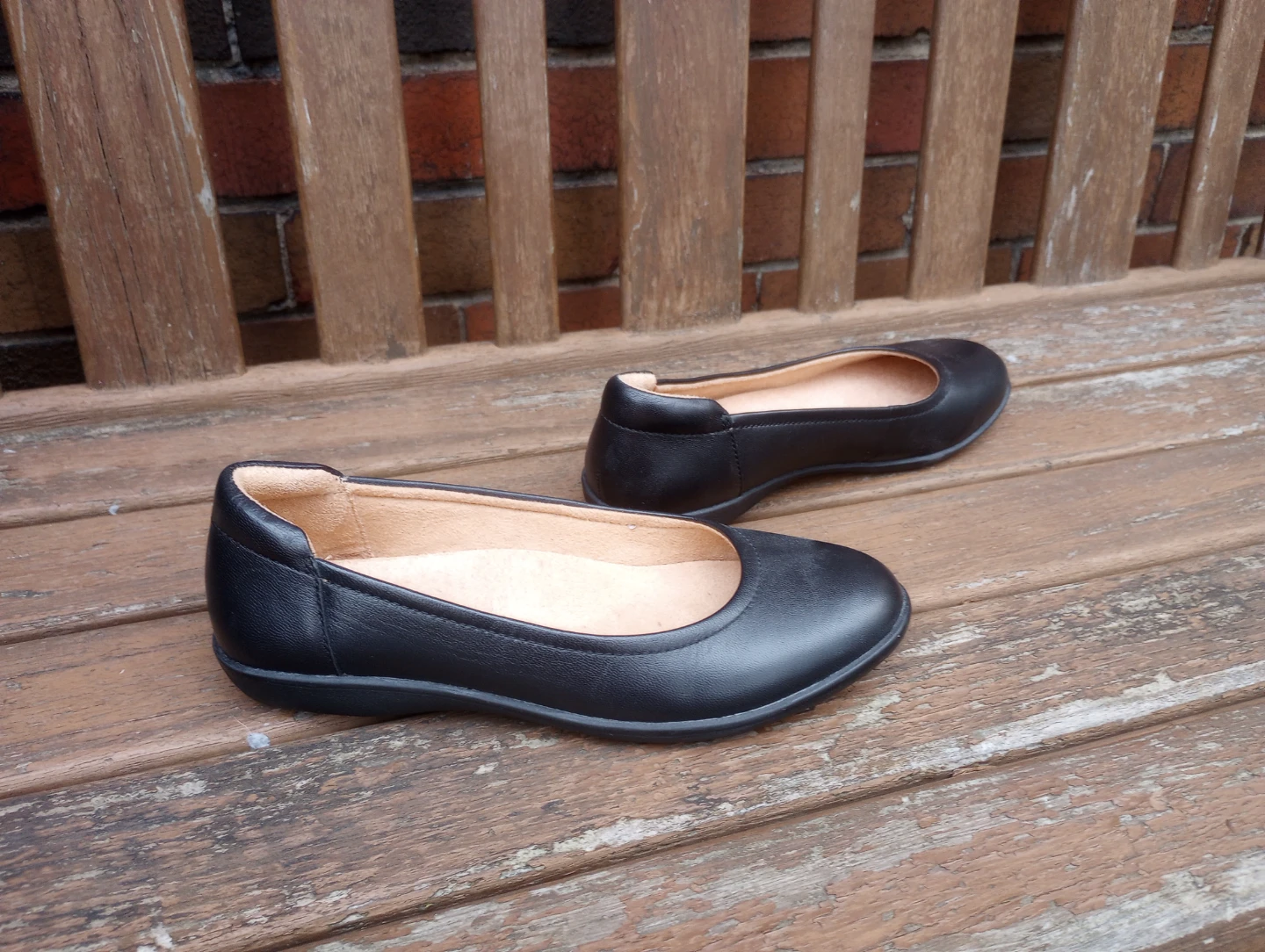 Unworn Naturalizer Leather Flats Size 6 - photo 2