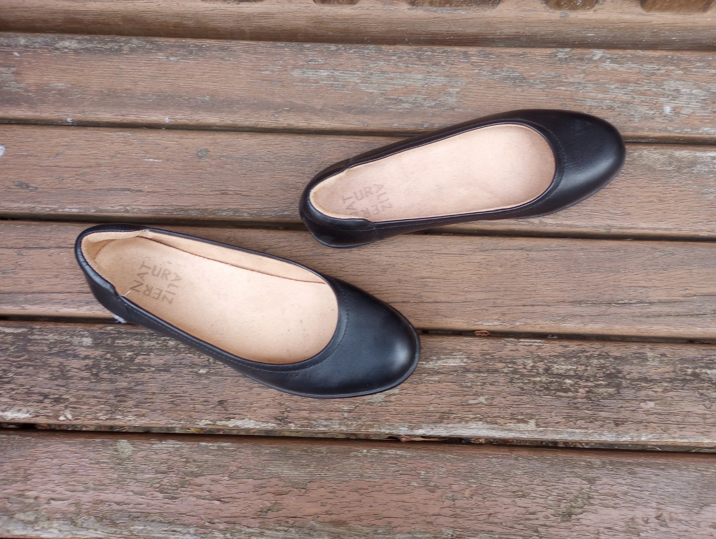 Unworn Naturalizer Leather Flats Size 6 - photo 3