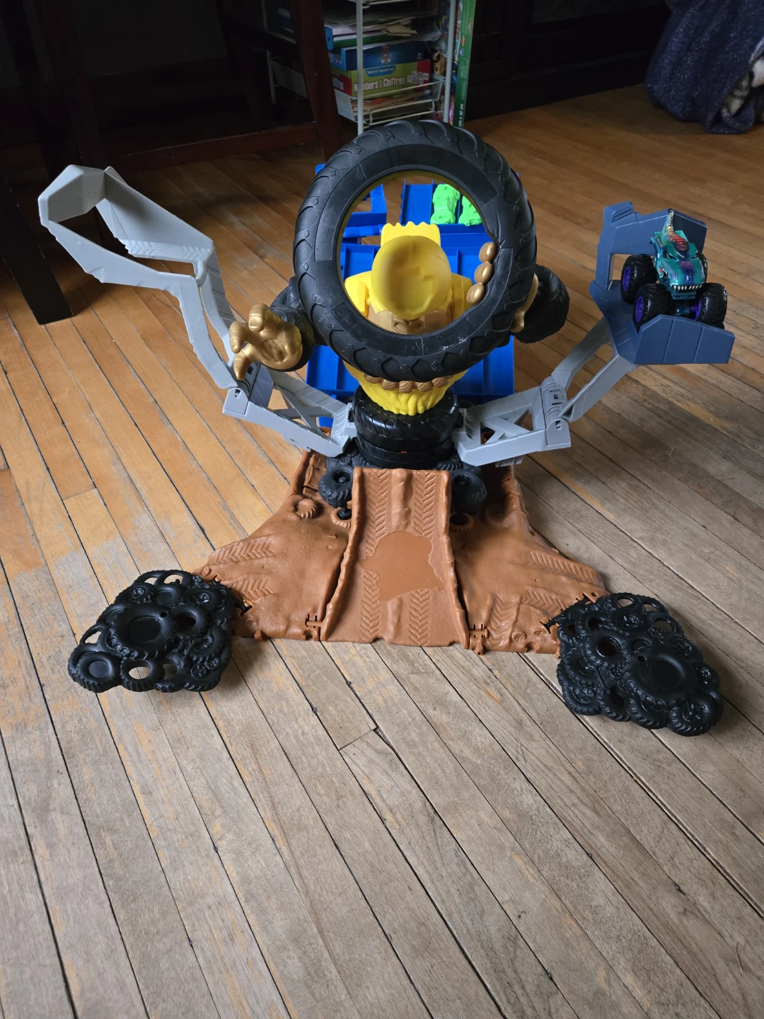 Hot Wheels Monster Truck Gorilla playset with vehicle - photo 2