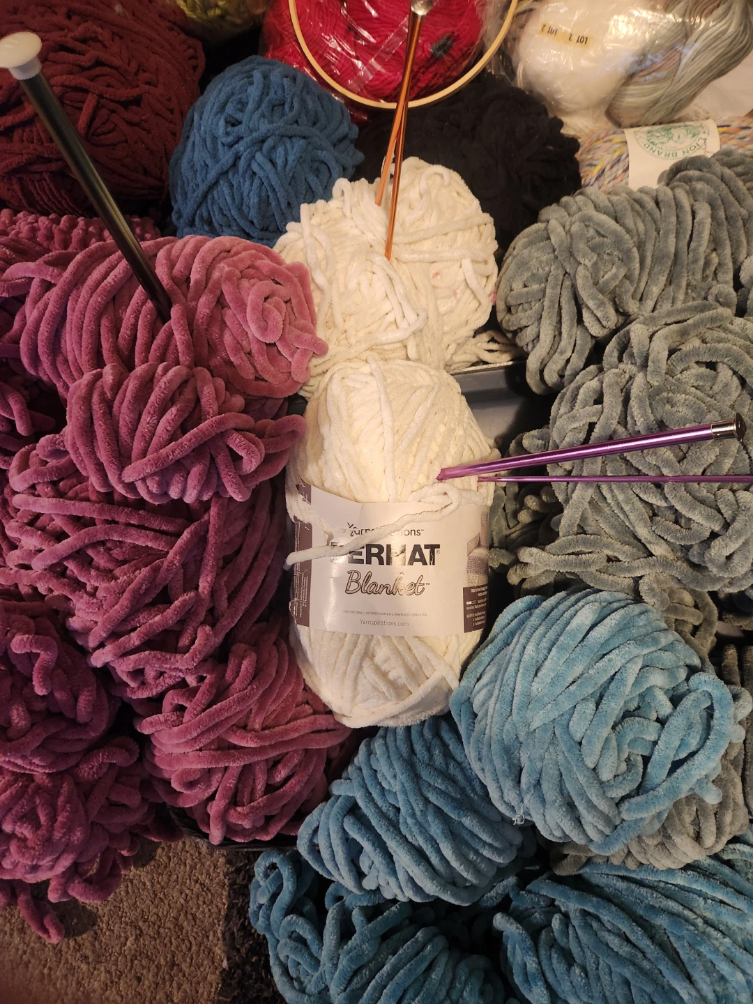 Yarnspirations Bernat Blanket Yarn Lot - Various Colours - photo 3