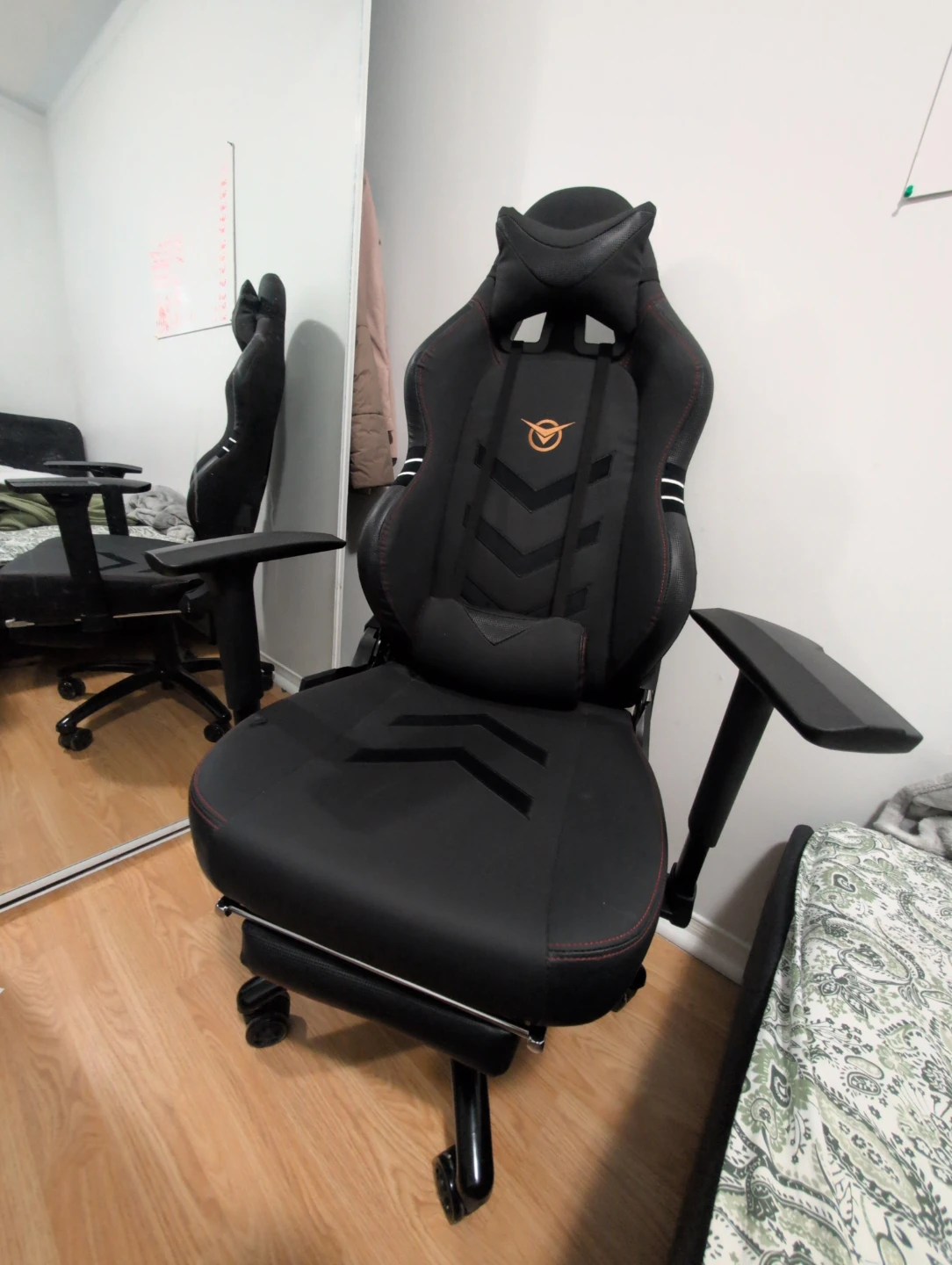 Black Gaming Chair with Retractable Footrest