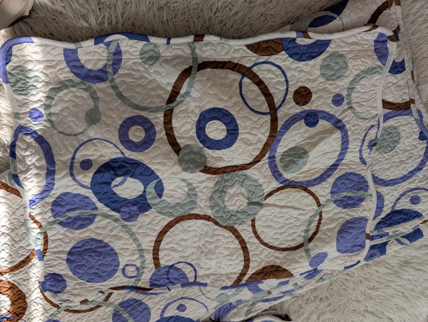 Quilted Throw Blanket with 2 Matching pillowcases - photo 5
