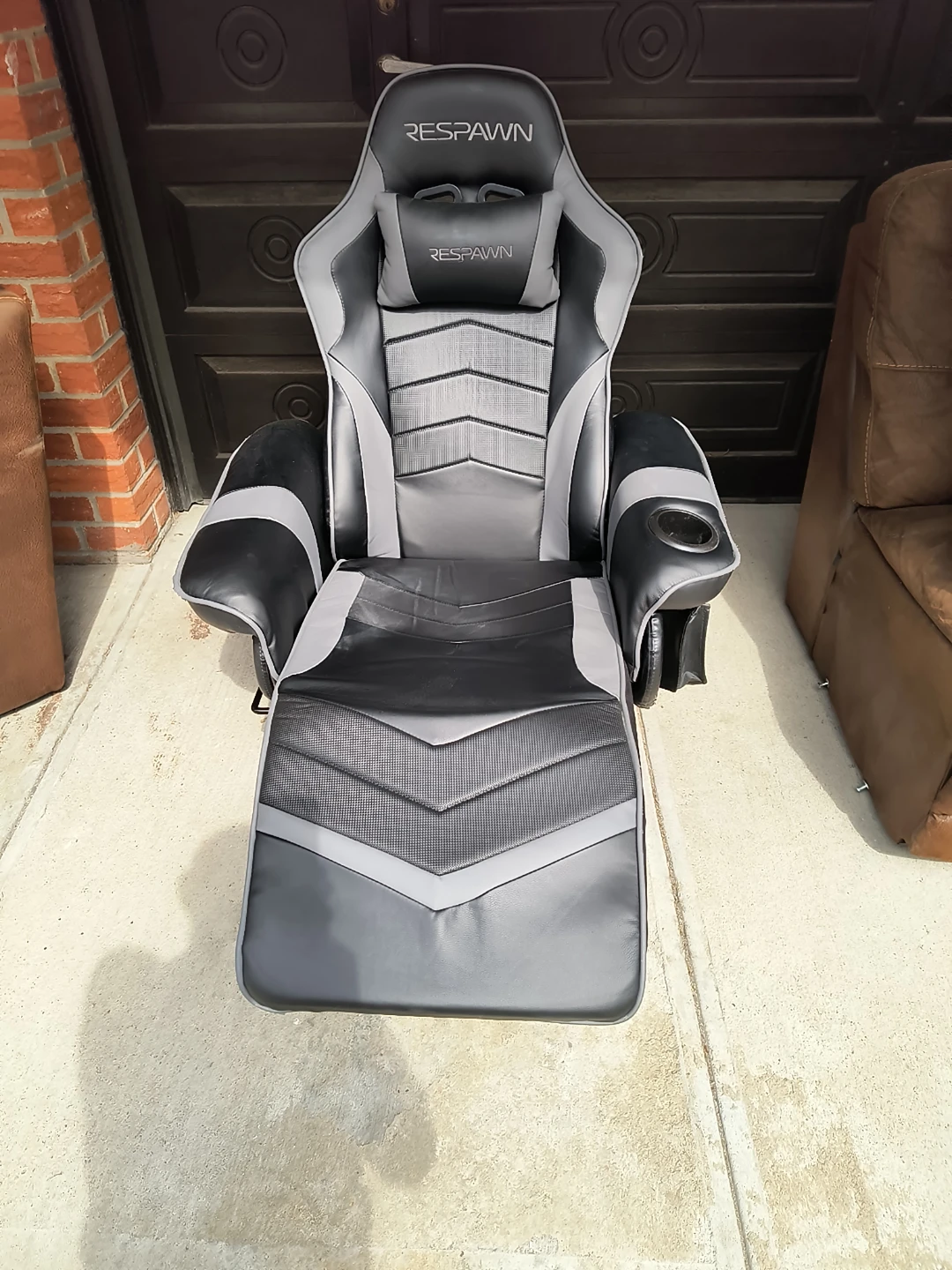 RESPAWN Racing Style Gaming Chair with Cup Holder - photo 2