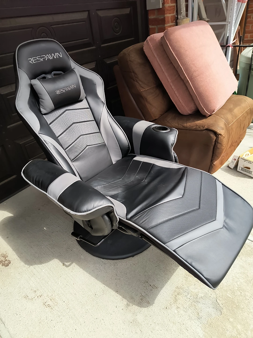 RESPAWN Racing Style Gaming Chair with Cup Holder - photo 3