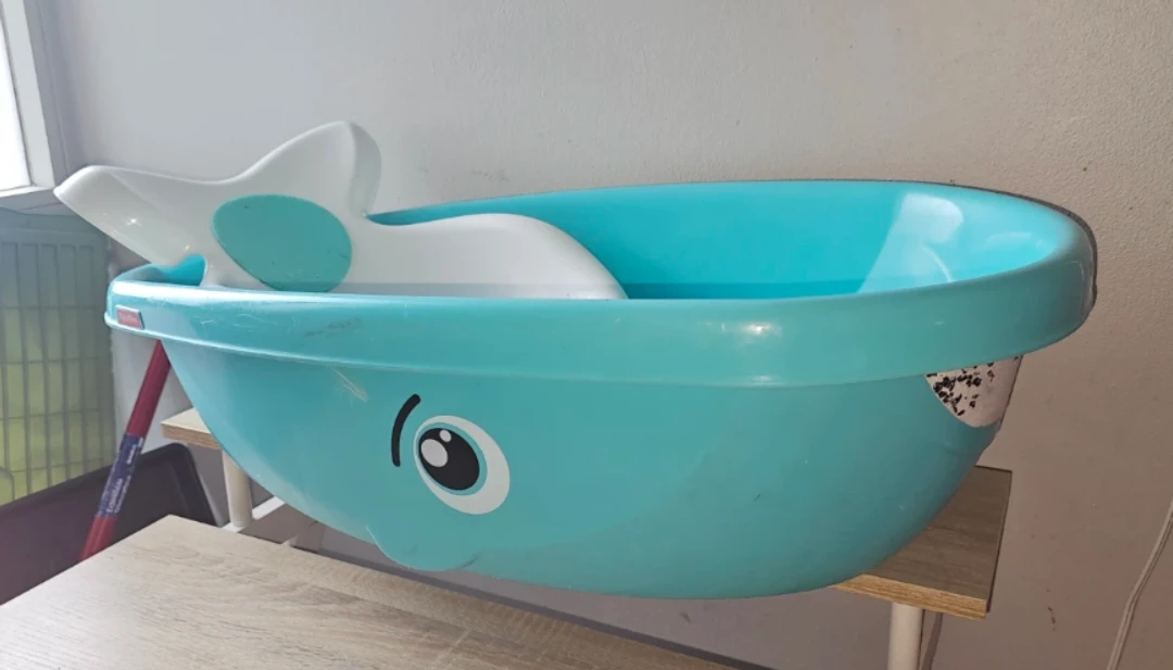 Fisher-Price Whale Baby Bath Tub