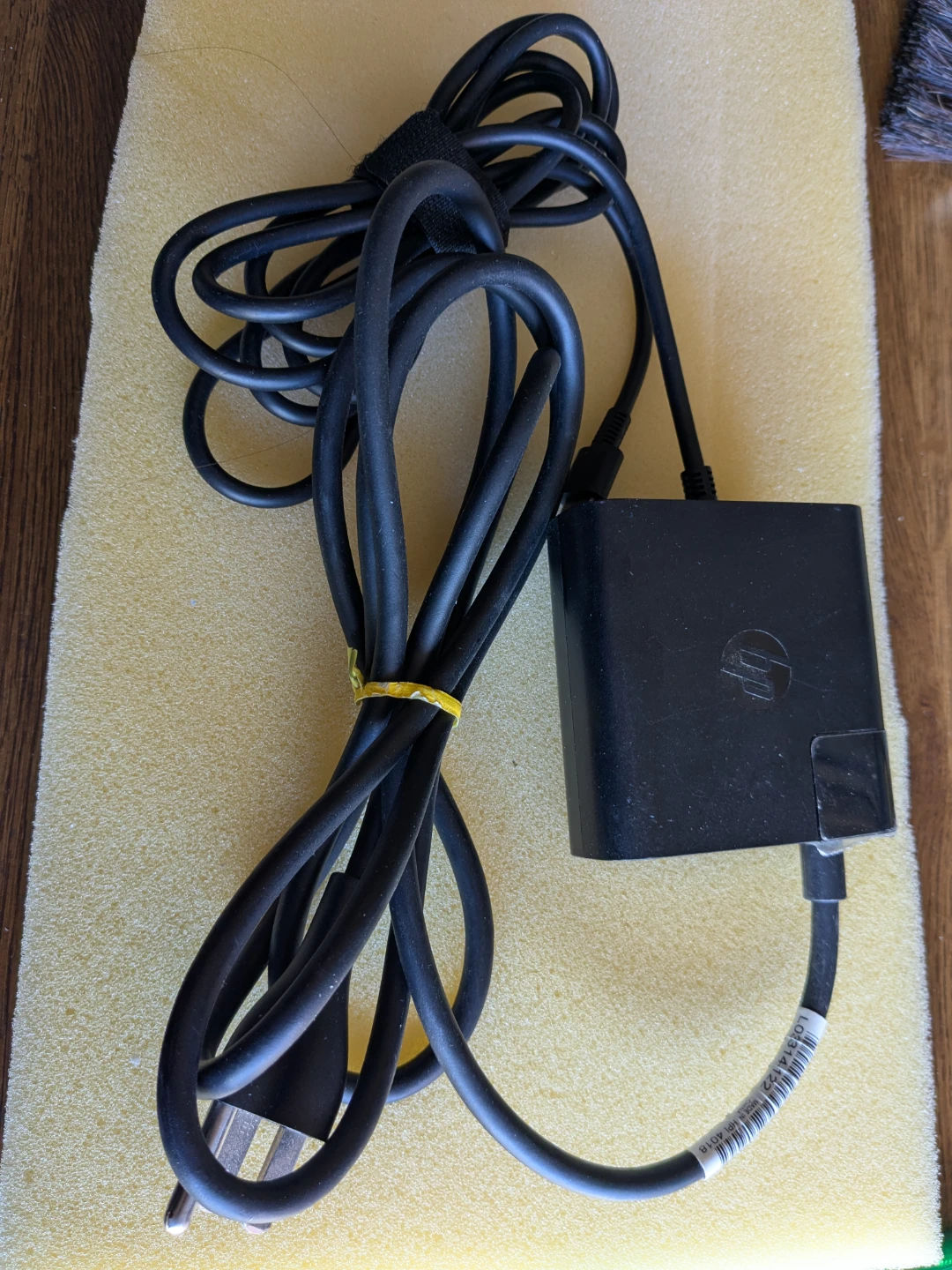HP 65W Laptop Charger with USB-C Cable - photo 4