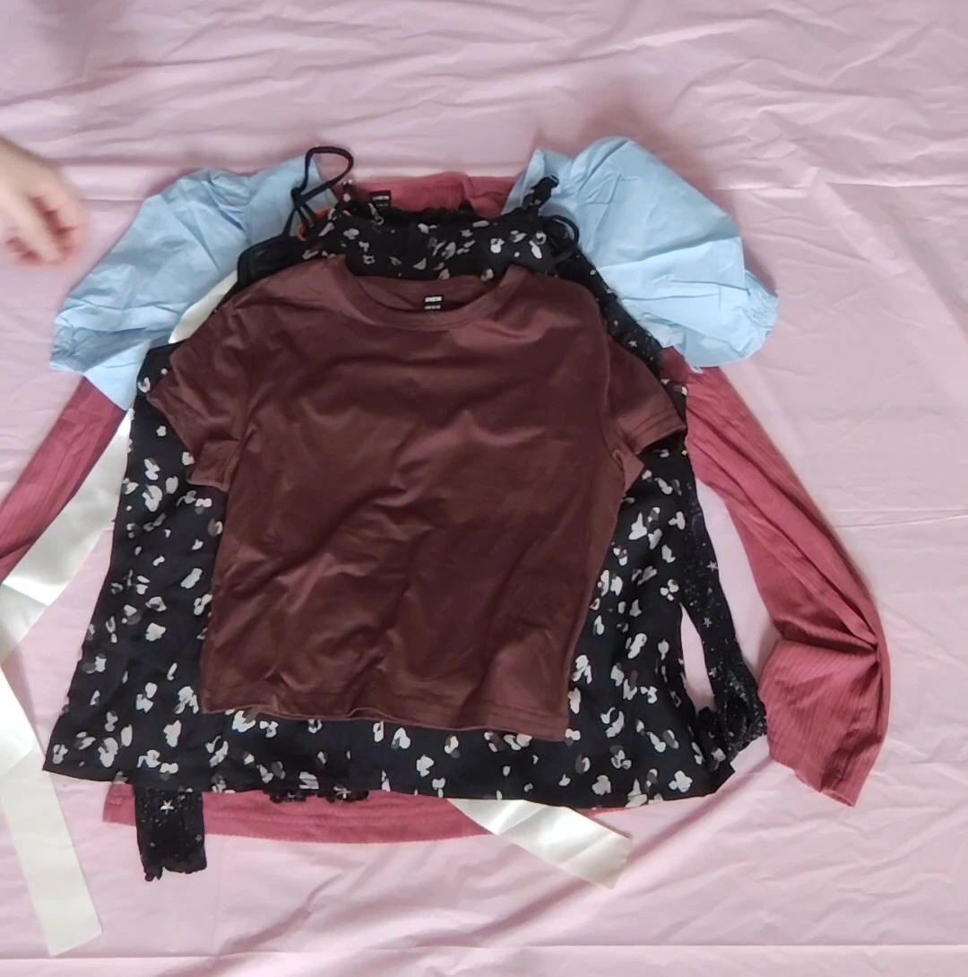 Various Women's Tops Bundle box - photo 4