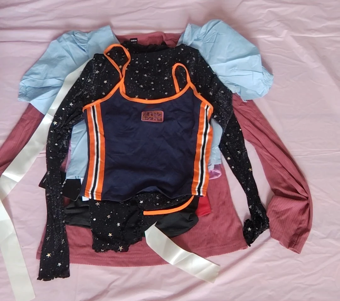 Various Women's Tops Bundle box - photo 5