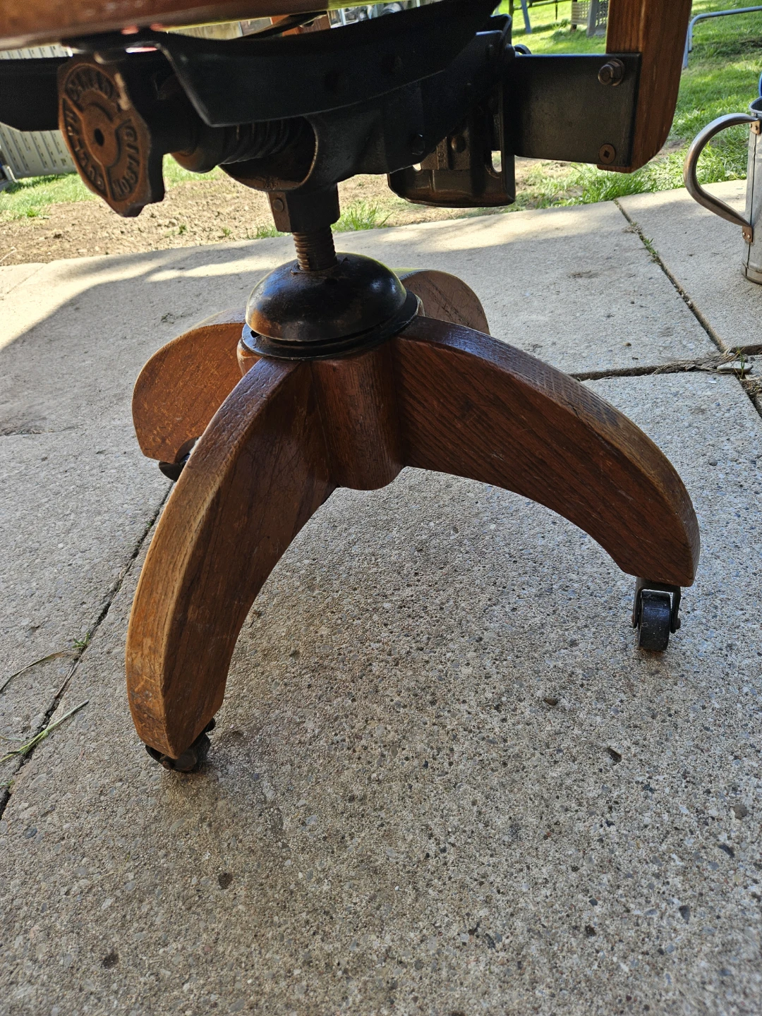 Vintage Oak Swivel Office Chair - photo 4
