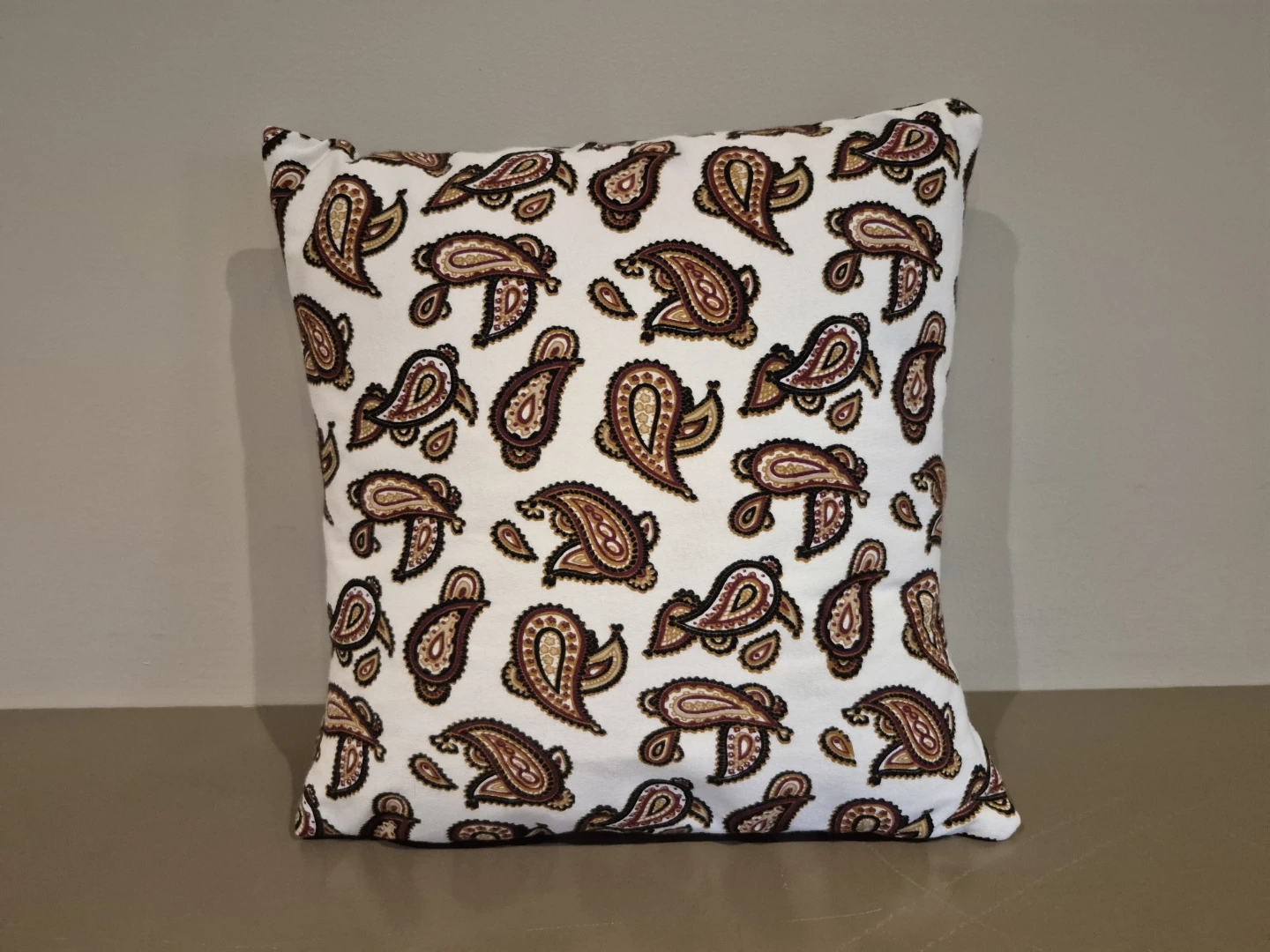 Mini cushion in browns.