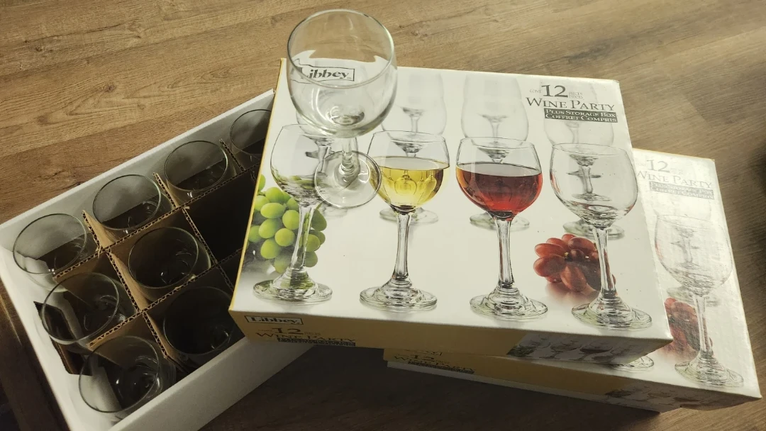 (24 glasses) Wine Party Glasses w Storage Box