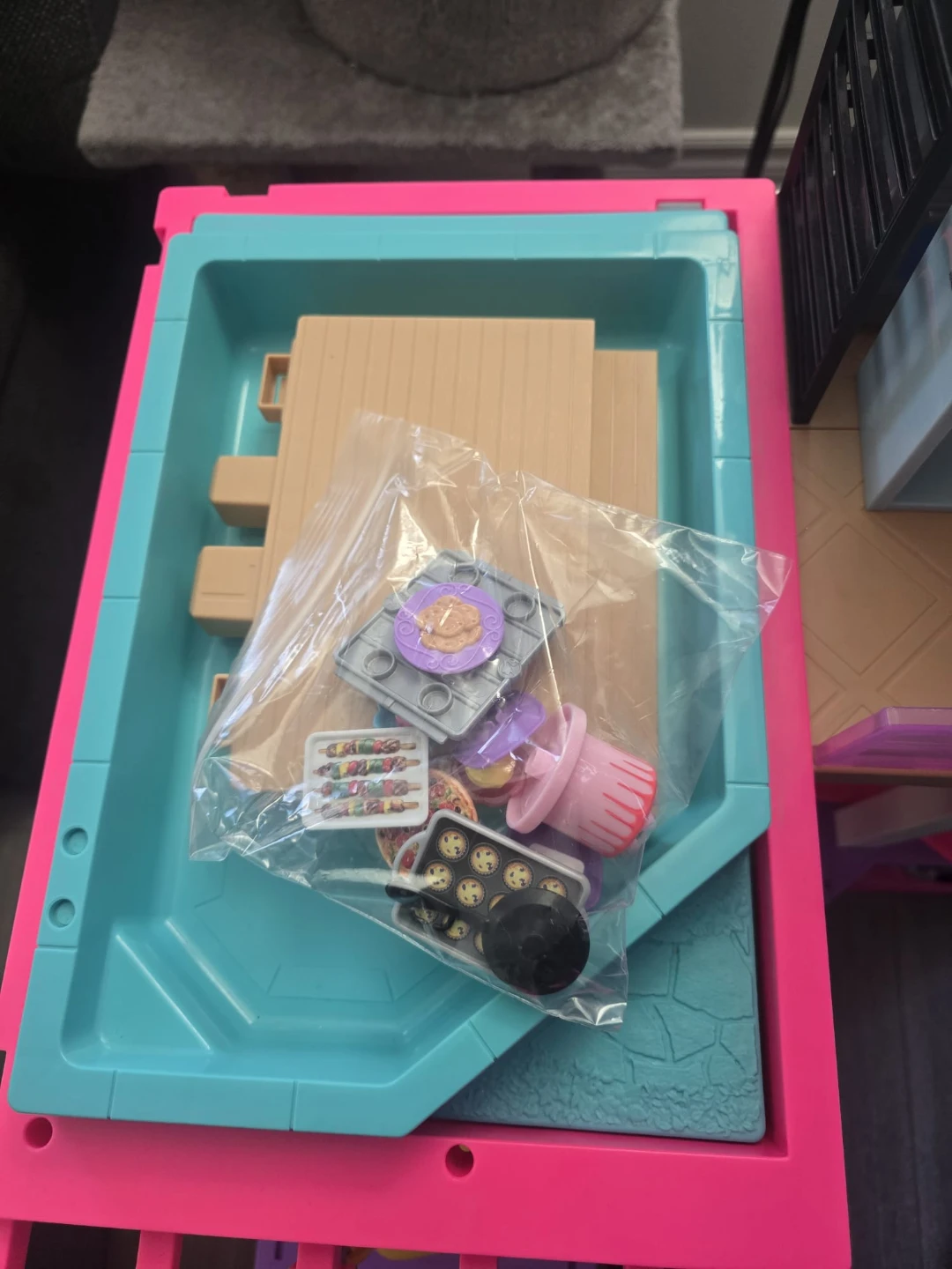 Barbie Dreamhouse with Car and Accessories - photo 3