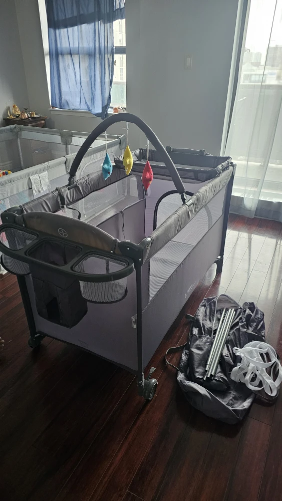 LIVINGbasics 2-in-1 Play Yard and Bassinet