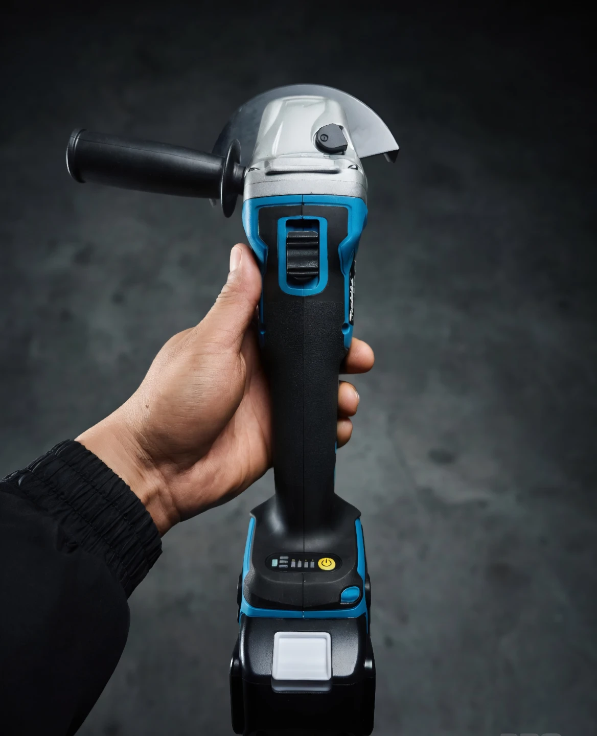 Makita 18V Lithium-Ion Cordless Angle Grinder - photo 2