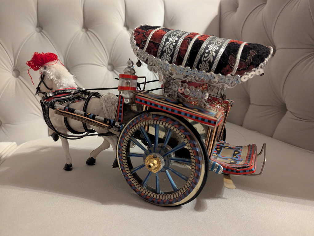 Decorative Horse and Carriage Figurine - photo 2