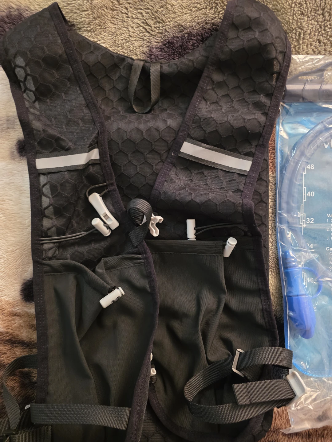 NEWBOLER Hydration Vest with 1.5L Bladder - photo 2