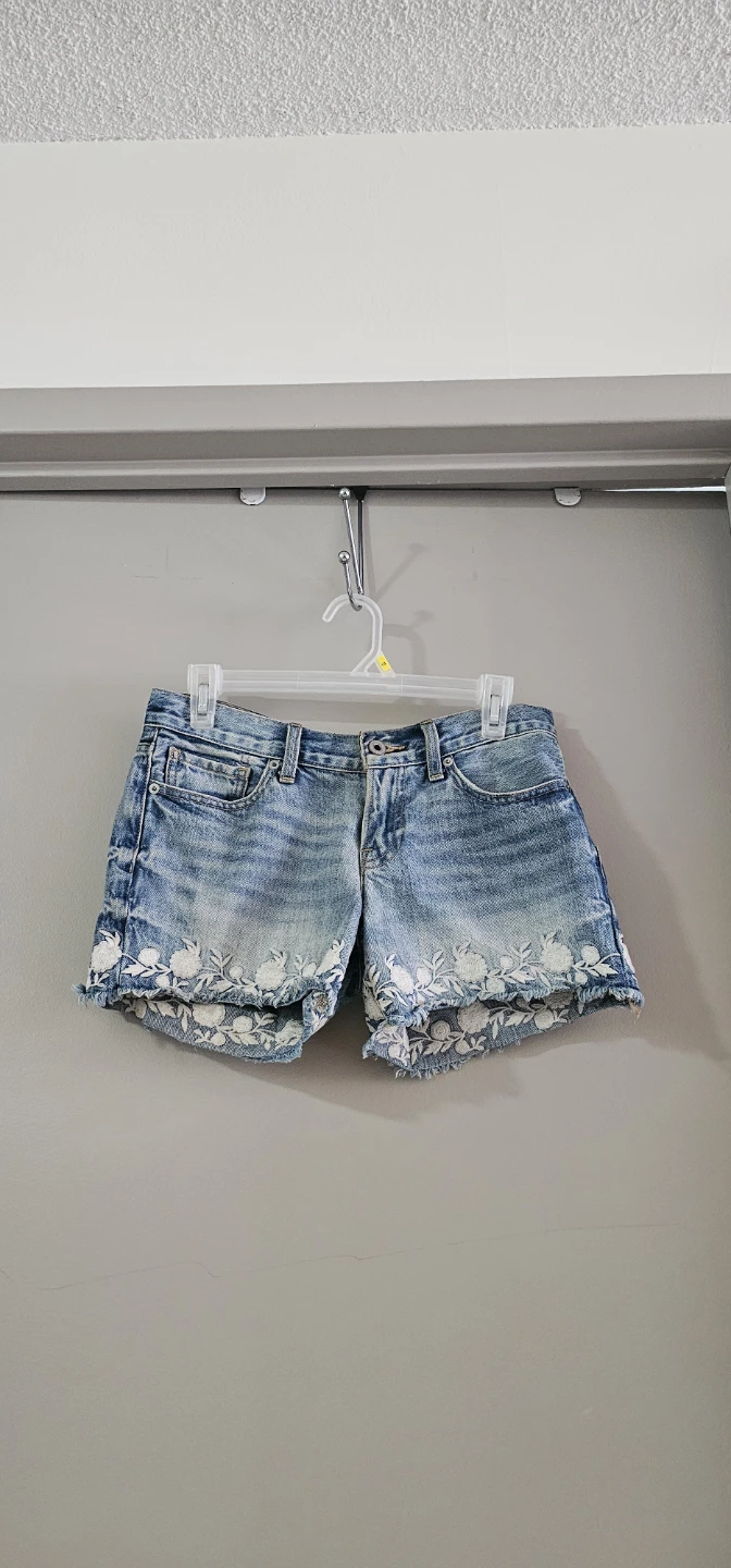 Lucky Brand "The Cut Off" Embroidered Denim Shorts 🌱