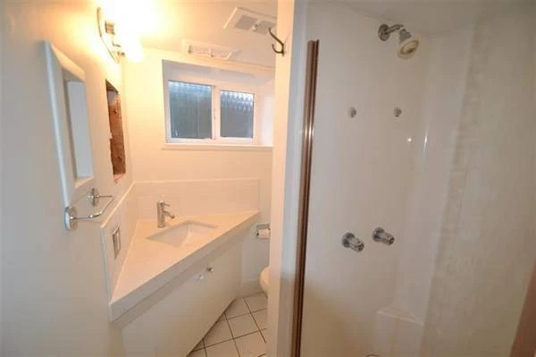 Sublease 2 bedroom basement - photo 3