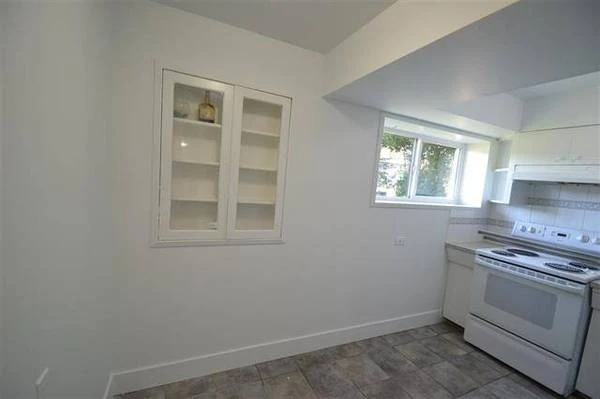 Sublease 2 bedroom basement - photo 4
