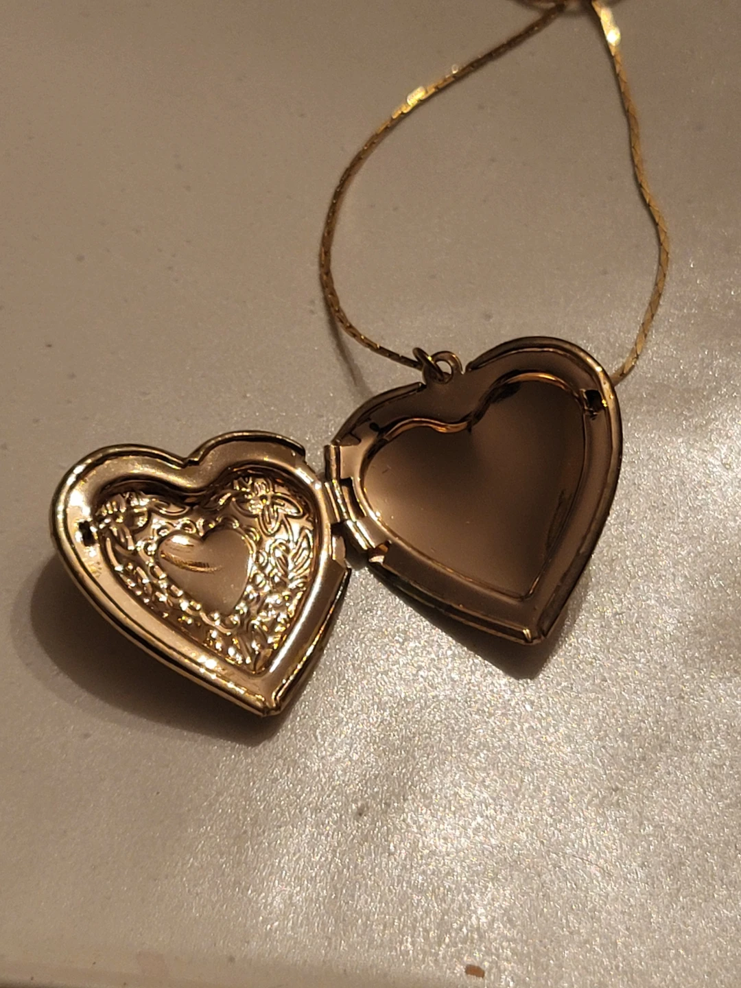 Gold Tone Heart Locket Necklace - photo 3