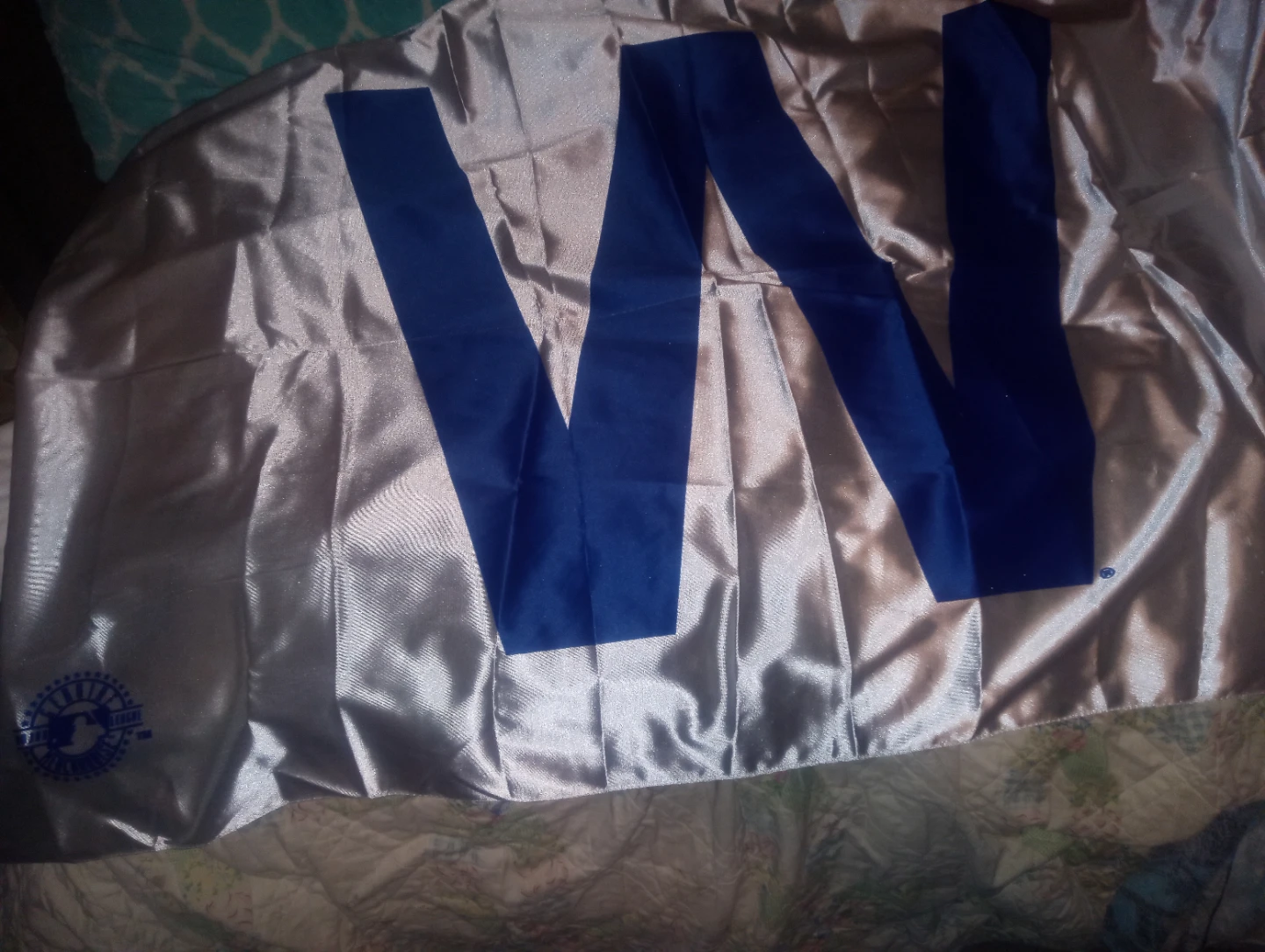 New OML Chicago Cubs W flag circa 2007 full size 44in