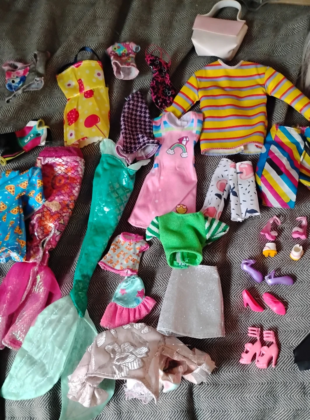 🌱Assorted Barbie Dolls and Accessories Lot - photo 4