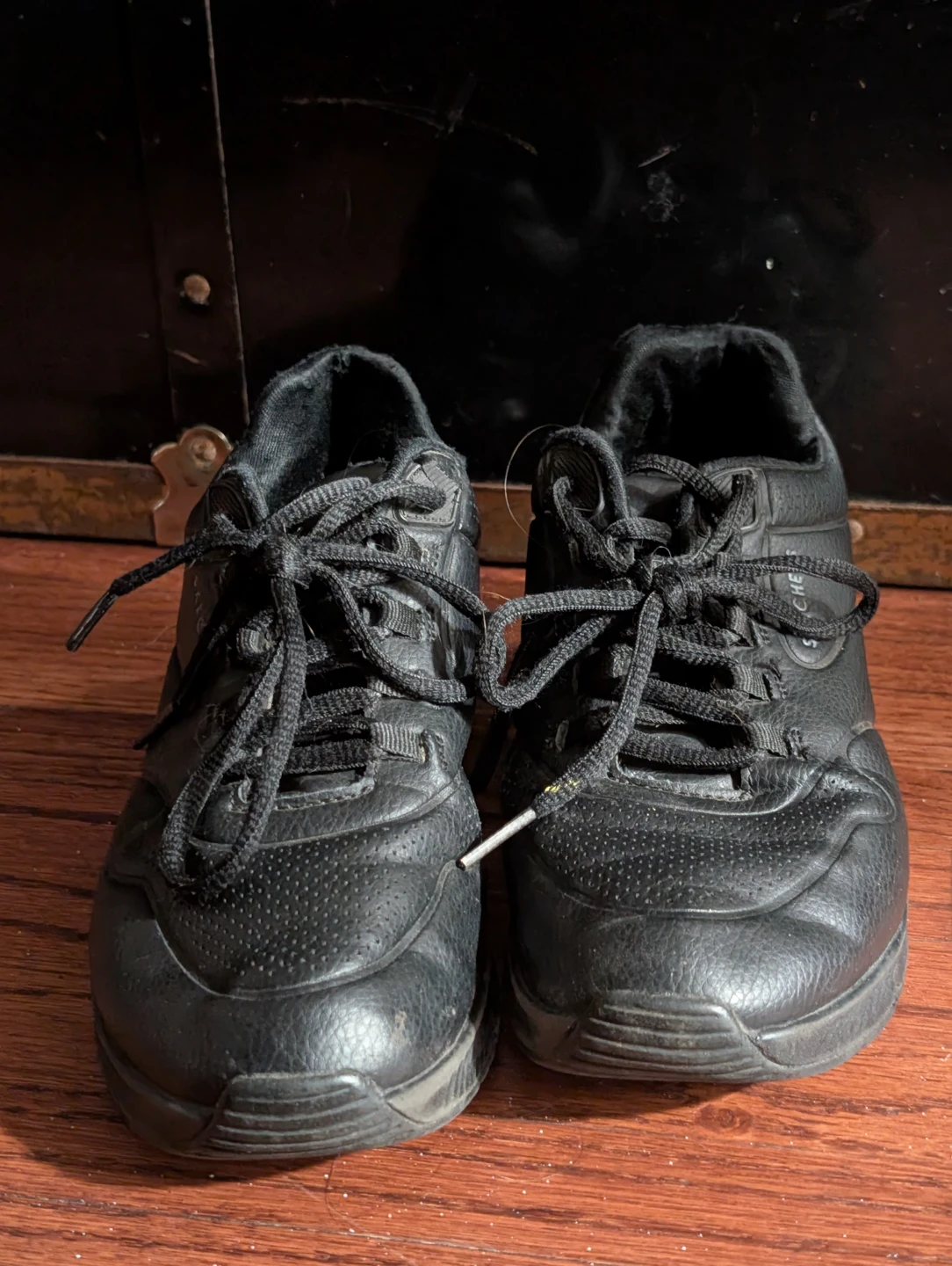 Skechers Black kids size 6