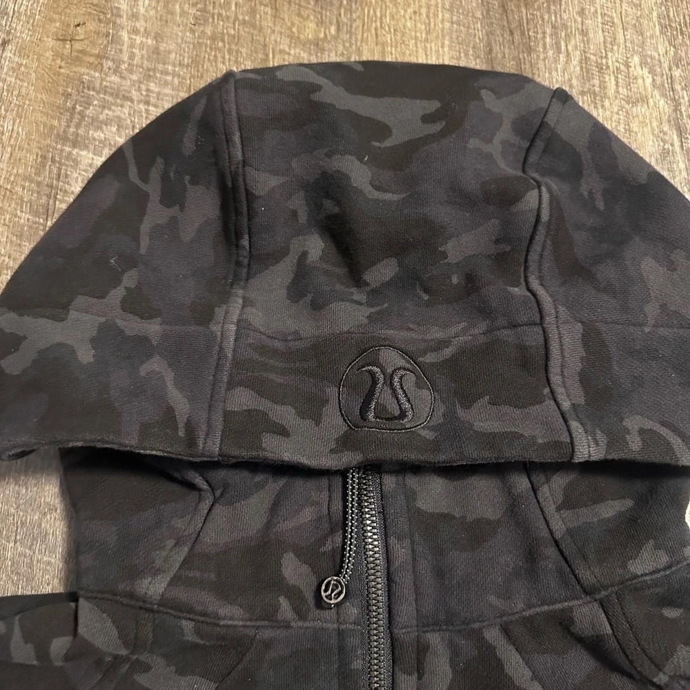 ♡. Lululemon Scuba Hoodie Gray Camo - photo 2