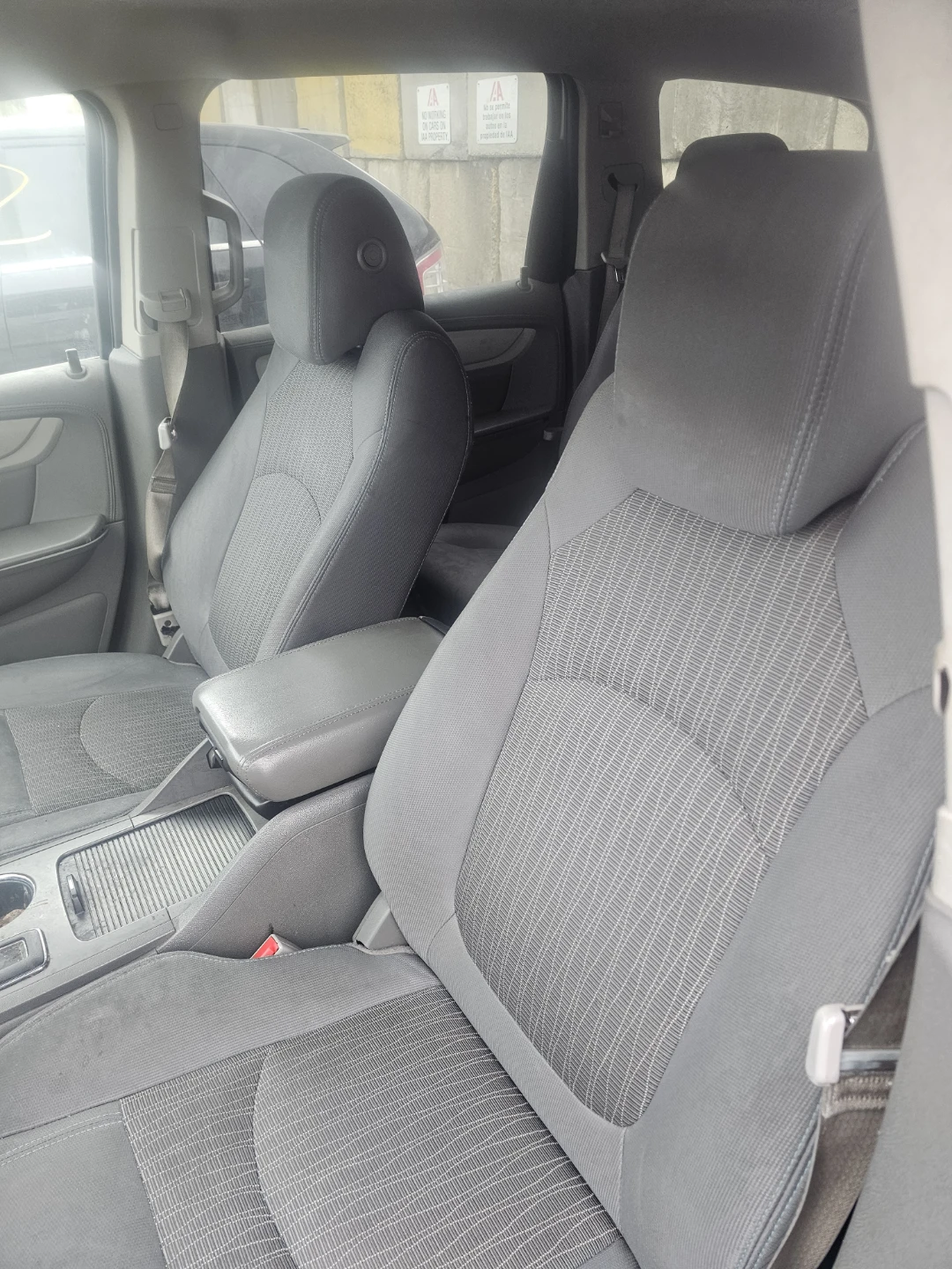White Chevrolet Traverse SUV - photo 5