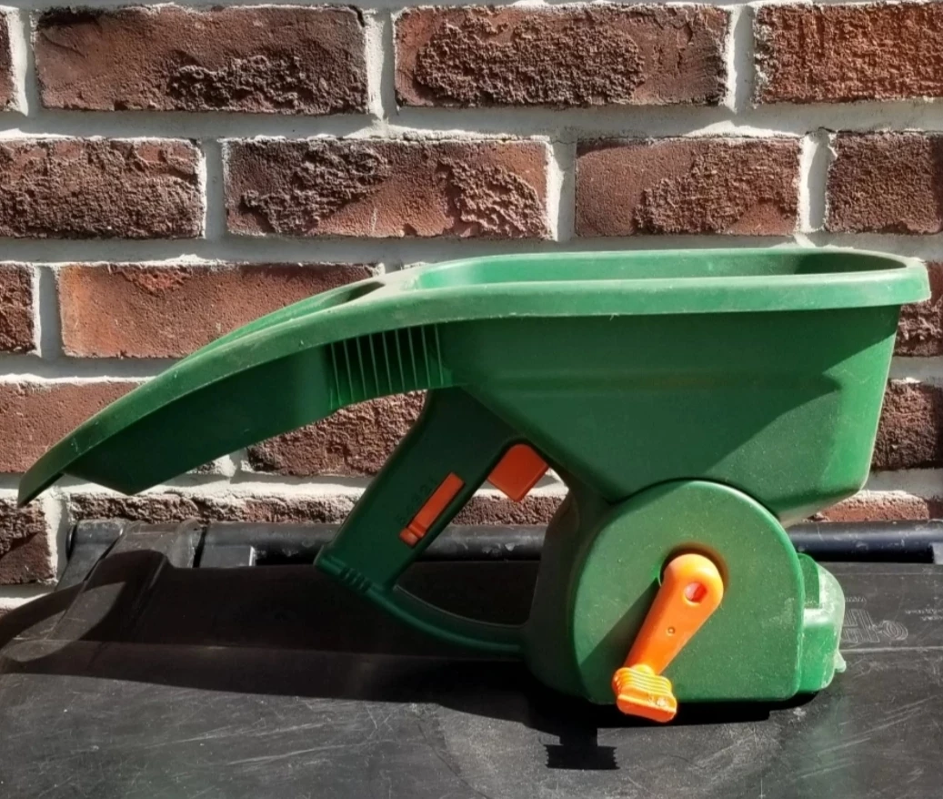 GARDEN/LAWN ITEMS - HAND HELD SPREADER/FERTILIZER & GARDEN OWL!! - photo 3