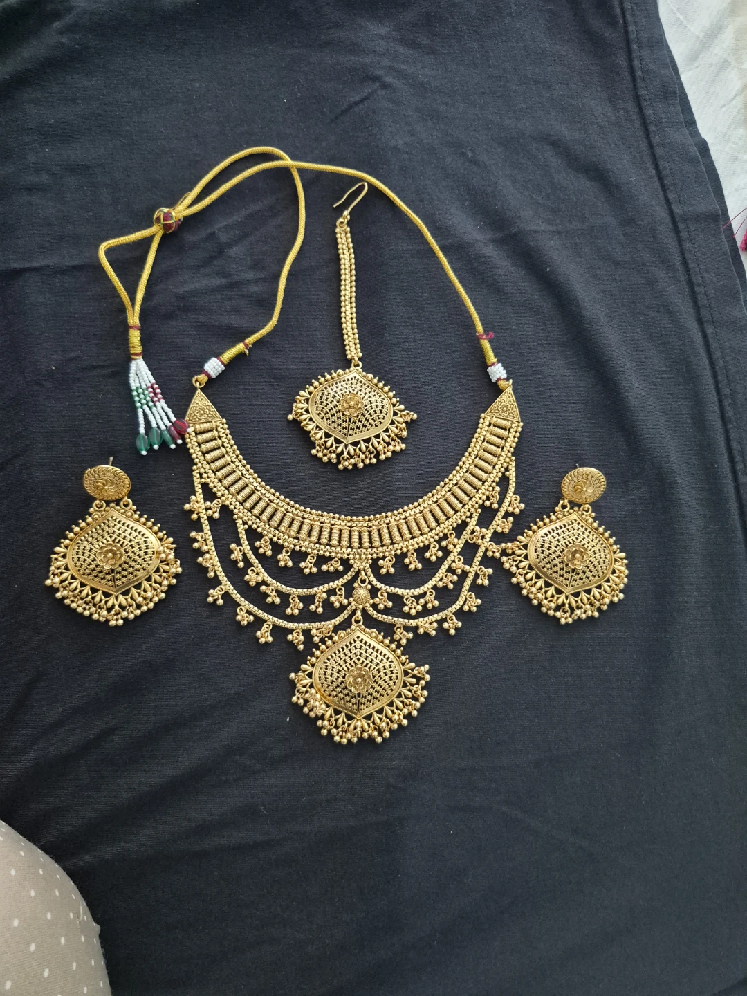 Gold-tone Indian Jewellery Set with Earrings and Tikka