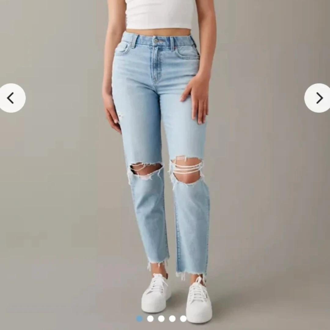 AE Strigid Curvy Ripped Mom Jean, Size 16 Short 🌱