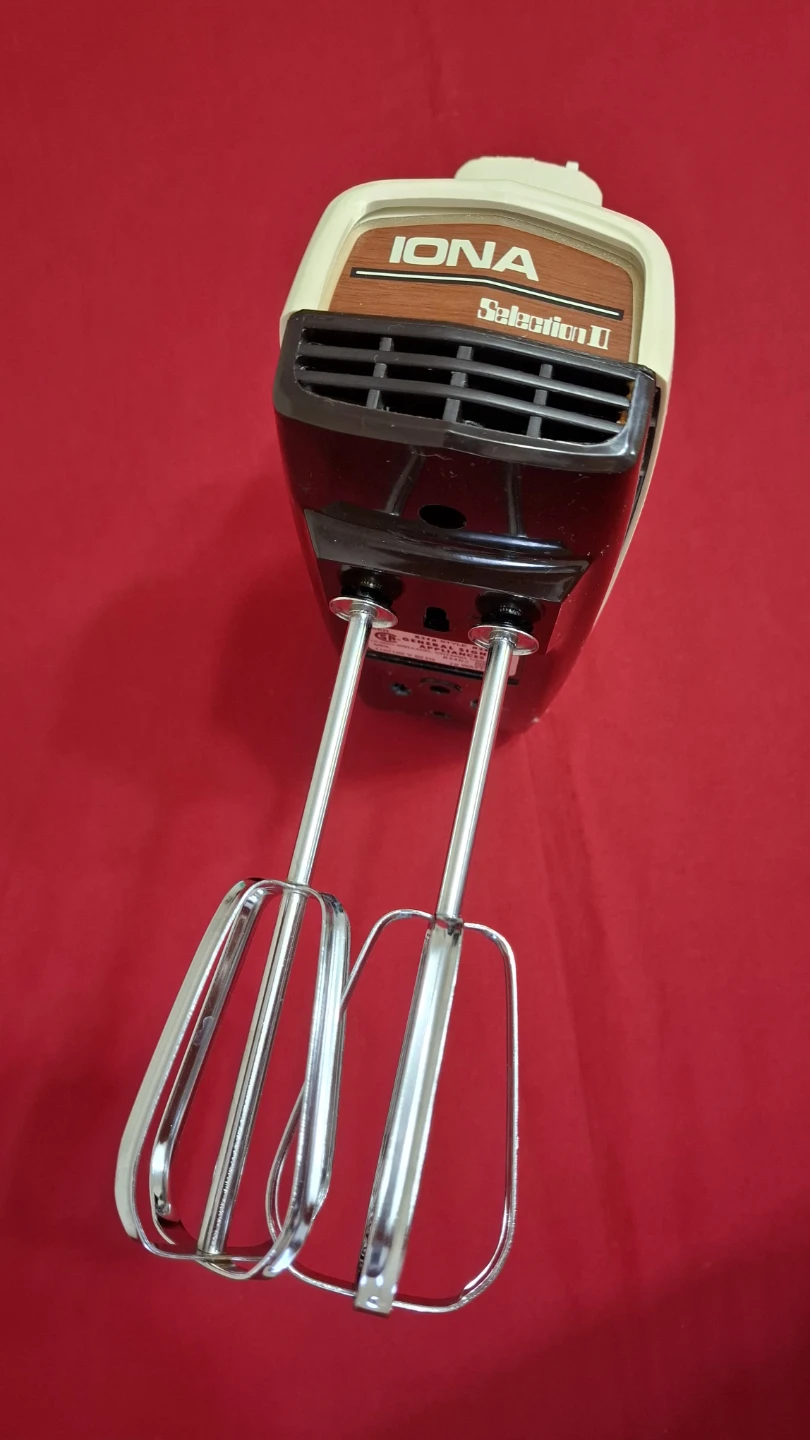 Vintage Iona Selection II Hand Mixer - photo 2