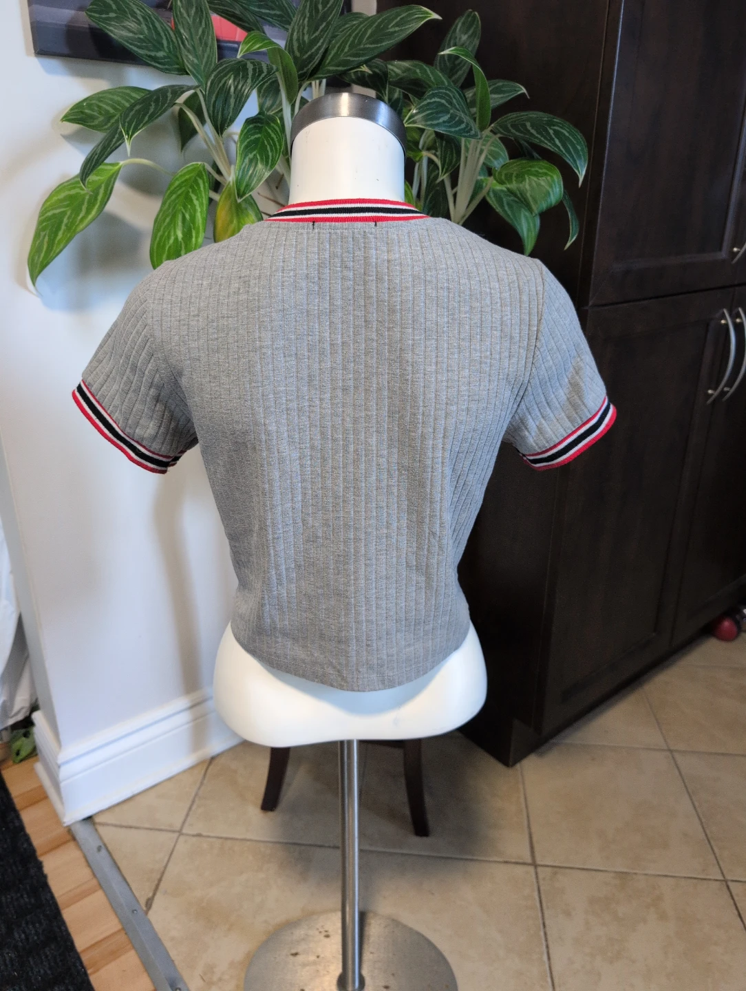 Kendall & Kylie Grey Ribbed Cropped T-Shirt Size L - photo 3