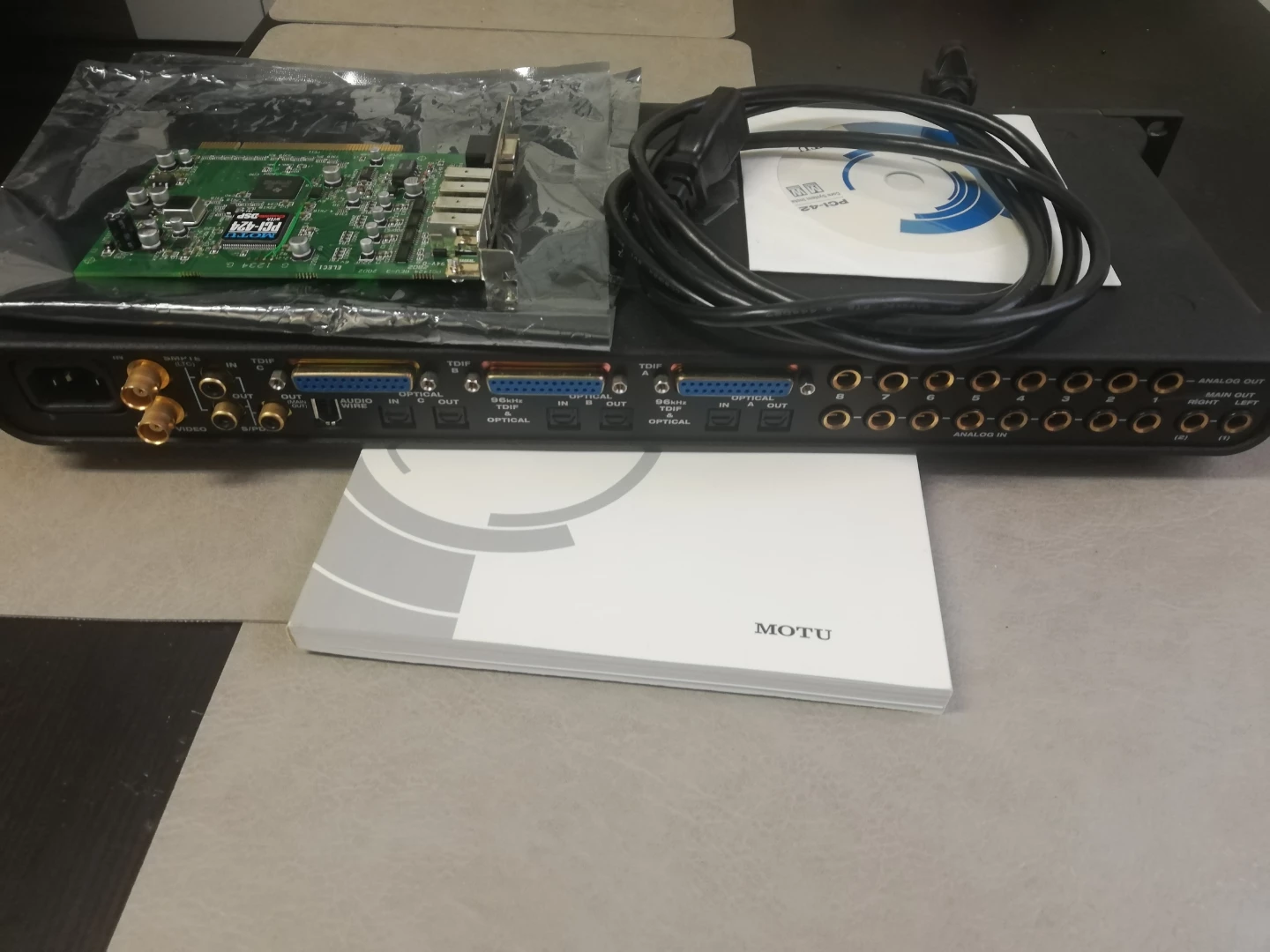 MOTU 2408 Audio Interface System with 424 PCI Card - photo 2