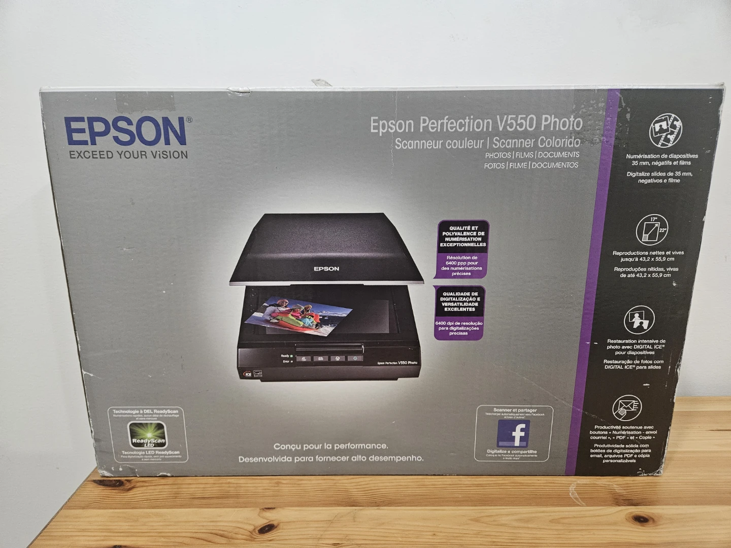 Epson Perfection V550 Photo Color Scanner