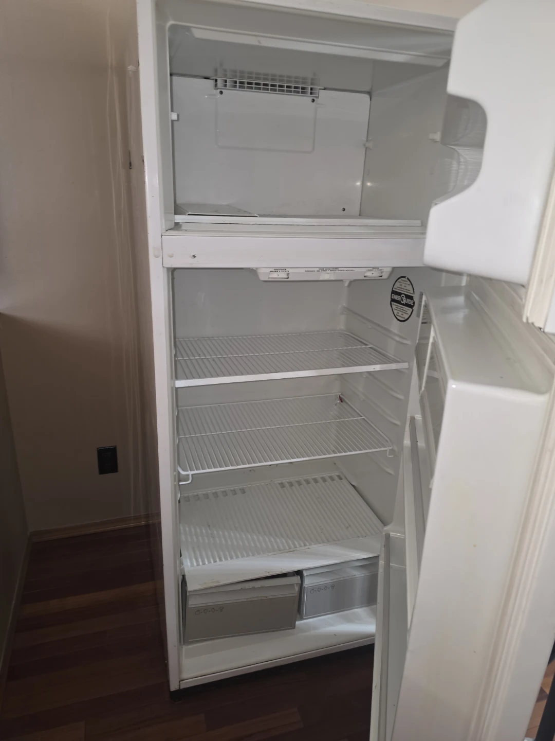 White Top Freezer Refrigerator