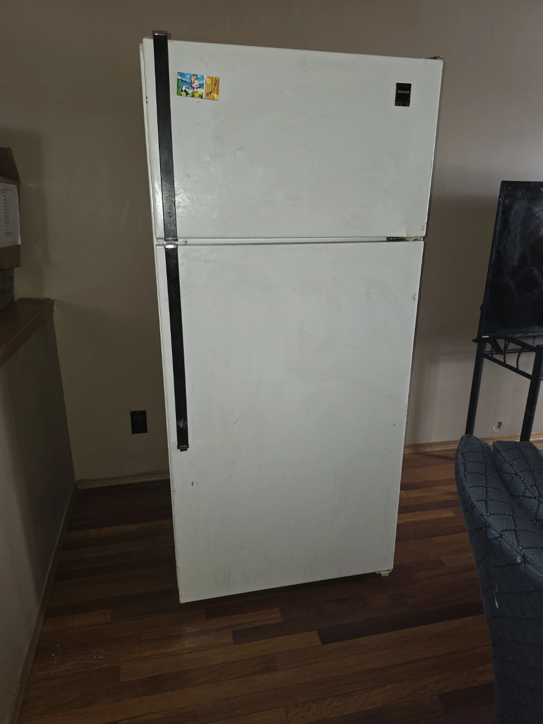 White Top Freezer Refrigerator - photo 2