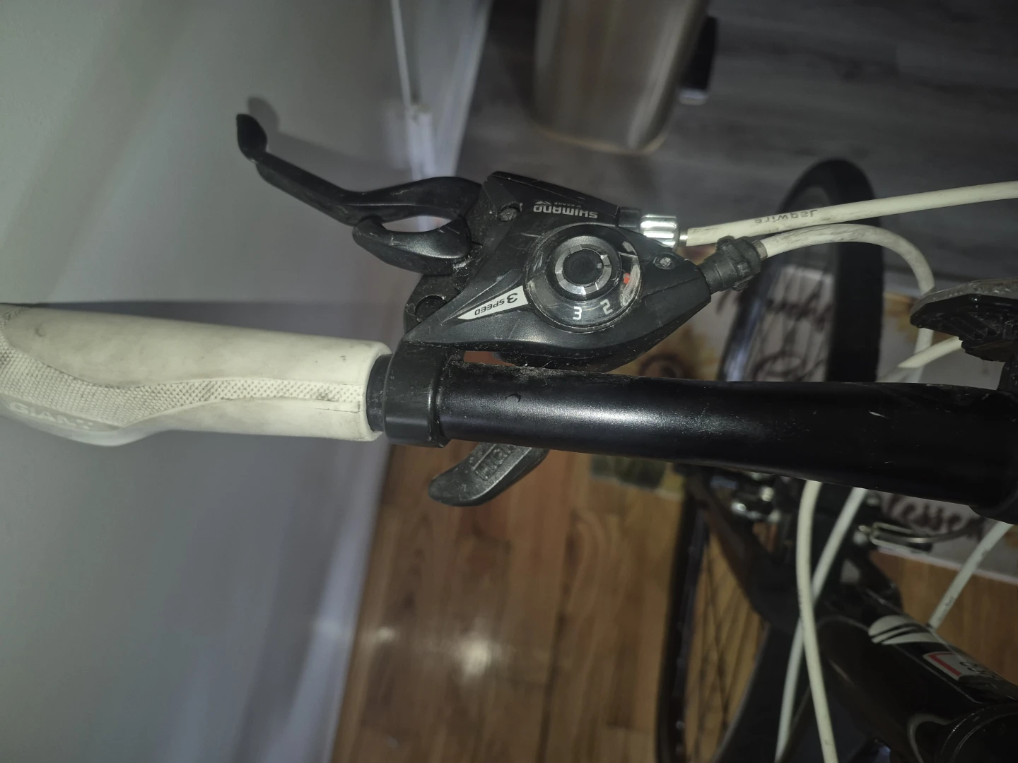 Giant Escape 3 Hybrid Bike - photo 3